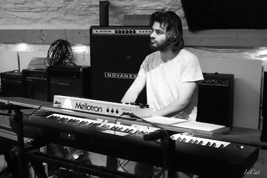 Arno Richard aux claviers