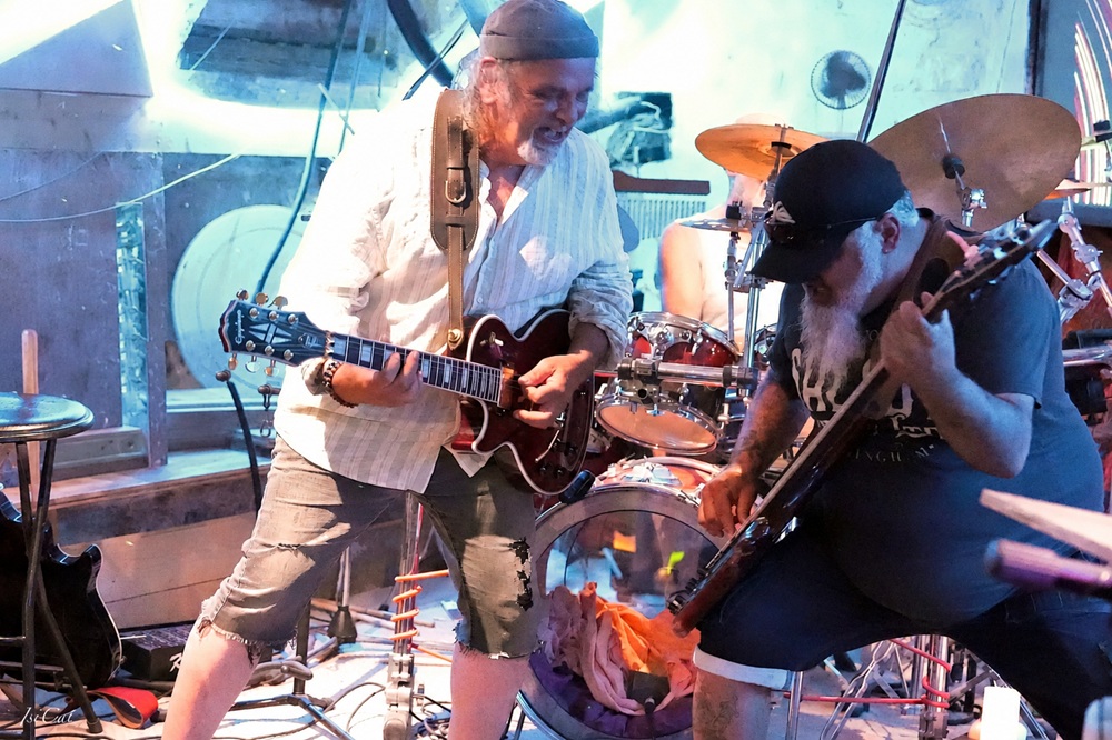 Christian et Dan en live avec Quetzal sur scène