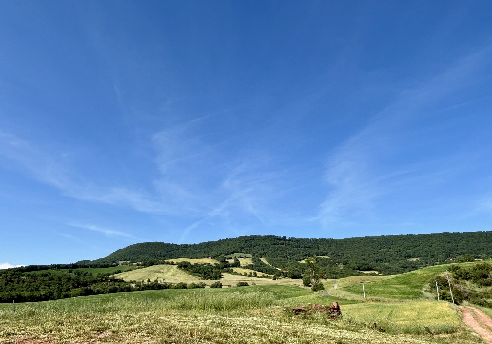 Vue sur la campagne autour de l’environnement de répétition de Quetzal