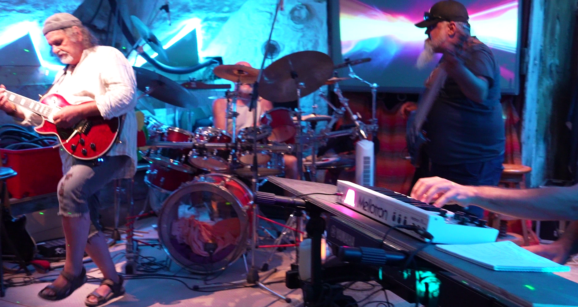 Quetzal performing contemporary French progressive rock live