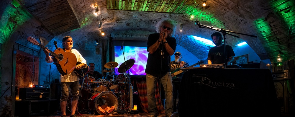 Quetzal en concert sur scène